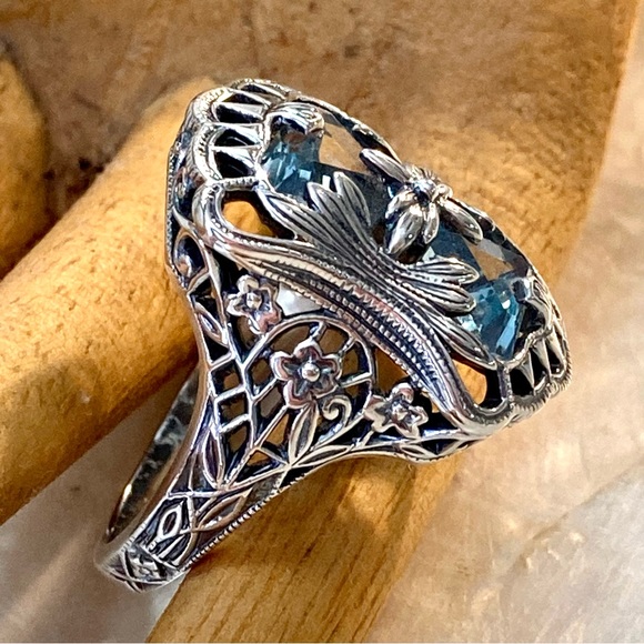 Astonishing Vintage Filigree Sterling Silver and Blue Topaz Ring - Picture 2 of 5